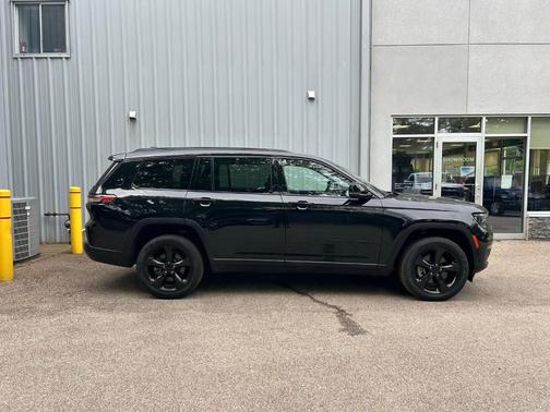Diamond Black 2023 Jeep Grand Cherokee L Limited