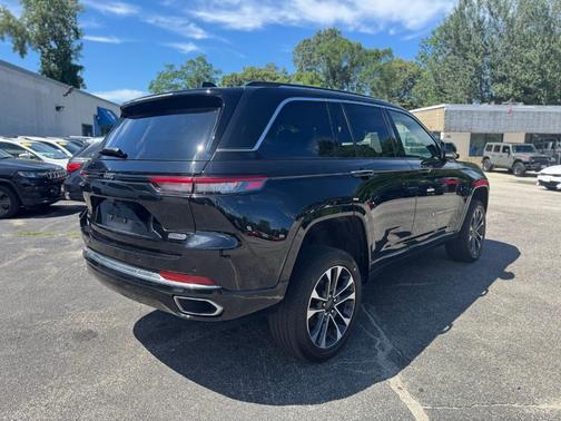 2022 Jeep Grand Cherokee Overland