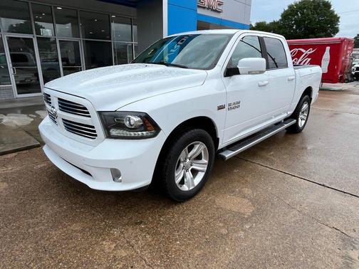 2016 RAM 1500 4WD Crew Cab 140.5" Sport