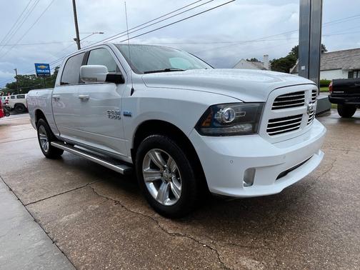 2016 RAM 1500 4WD Crew Cab 140.5" Sport