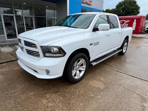 2016 RAM 1500 4WD Crew Cab 140.5" Sport