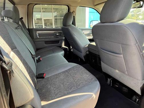 2017 RAM 2500 Big Horn Crew Cab 4x4 6'4' Box