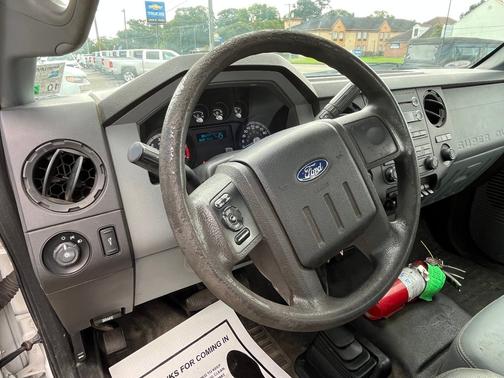 Oxford White 2016 Ford F-250 4WD Reg Cab 137" XL