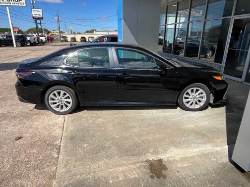 2021 Toyota Camry LE Auto (Natl)