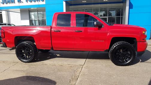 2017 Chevrolet Silverado 1500 4WD Double Cab 143.5" Custom