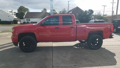 2017 Chevrolet Silverado 1500 4WD Double Cab 143.5" Custom