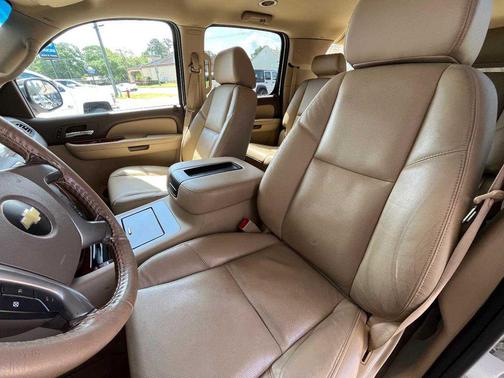 2009 Chevrolet Suburban 2WD 4dr 1500 LTZ