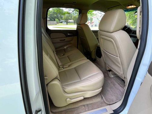 2009 Chevrolet Suburban 2WD 4dr 1500 LTZ