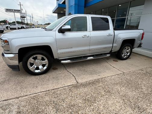 Silver Ice Metallic 2017 Chevrolet Silverado 1500 2WD Crew Cab 143.5" LTZ w/1LZ