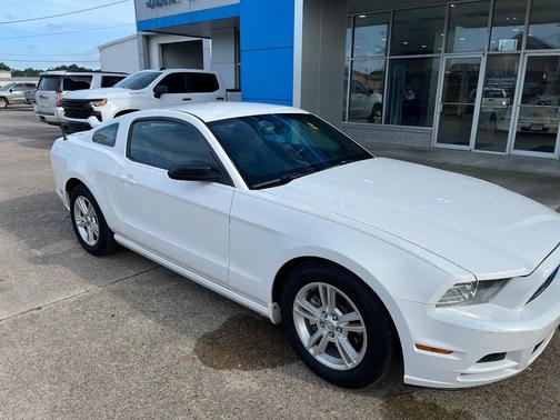 Performance White 2013 Ford Mustang 2dr Cpe V6