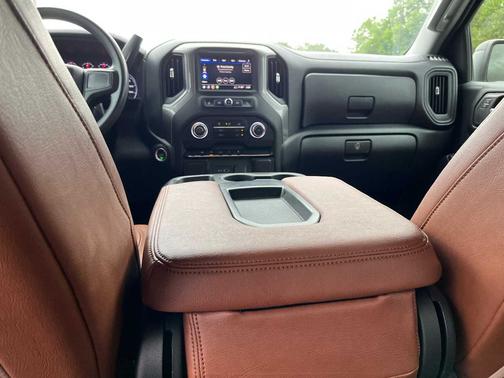 2023 Chevrolet Silverado 1500 4WD Crew Cab 147" Custom