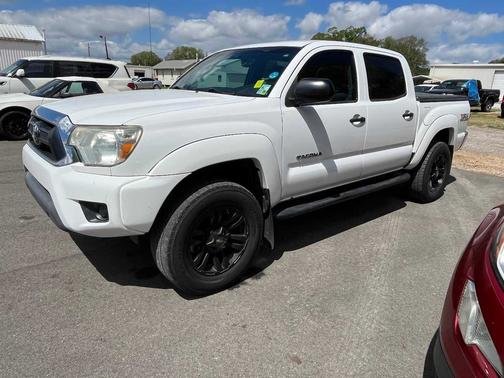 2012 Toyota Tacoma 2WD Double Cab I4 AT PreRunner (Natl)
