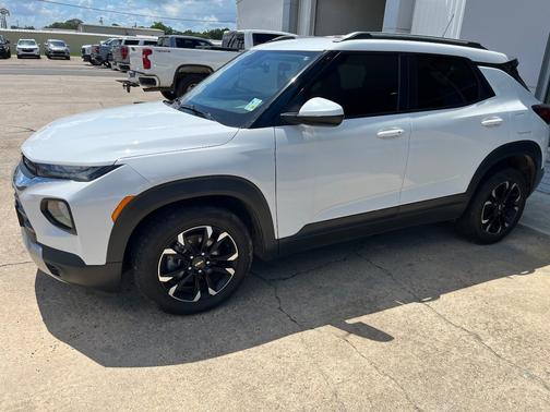 Summit White 2022 Chevrolet Trailblazer FWD 4dr LT