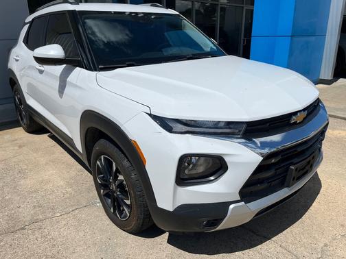 Summit White 2022 Chevrolet Trailblazer FWD 4dr LT