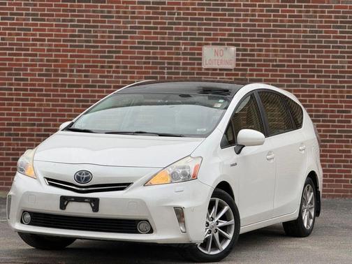 2014 Toyota Prius v Five