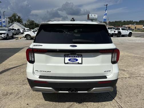 Star White 2026 Ford Explorer Platinum