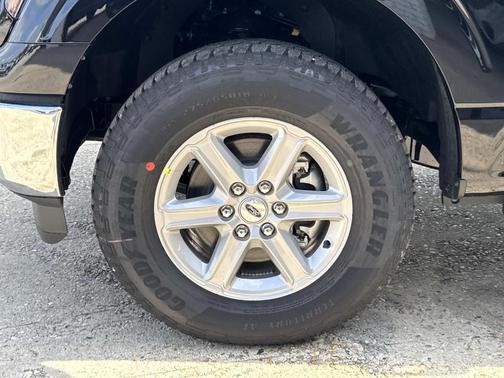 Agate Black Metallic 2026 Ford F-150 XLT