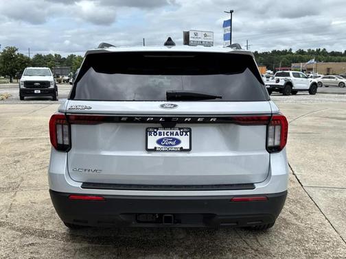 Space White Metallic 2026 Ford Explorer Active
