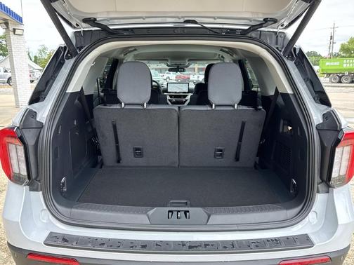 Space White Metallic 2026 Ford Explorer Active