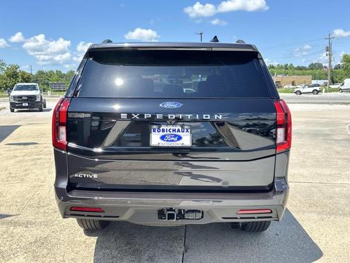 Dark Matter Gray Metallic 2026 Ford Expedition Active