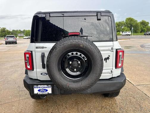 Avalanche Gray 2026 Ford Bronco Outer Banks