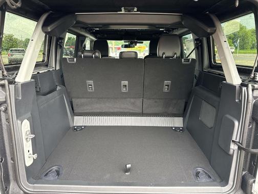 Avalanche Gray 2026 Ford Bronco Outer Banks