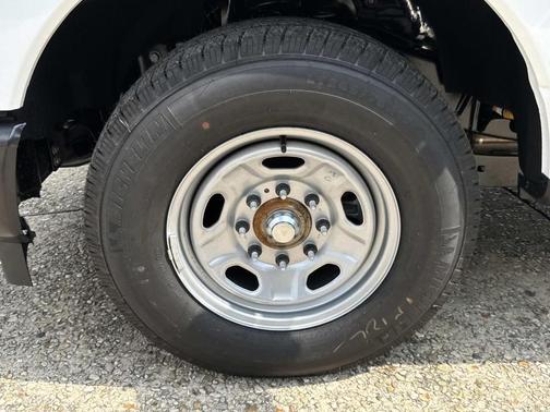 Oxford White 2027 Ford F-250 XL