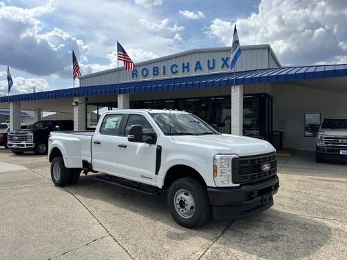 Oxford White 2027 Ford F-350 XL