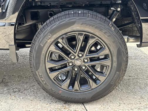 Agate Black Metallic 2026 Ford F-150 XLT