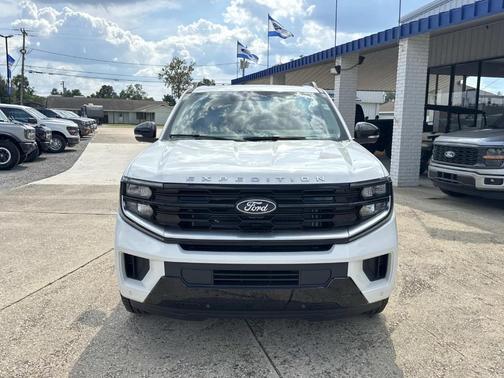 Star White 2027 Ford Expedition Max Platinum