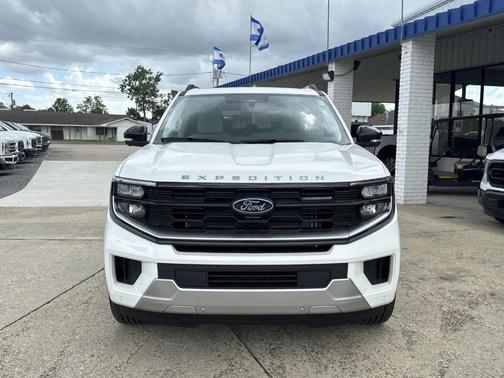 Star White 2026 Ford Expedition Max Platinum