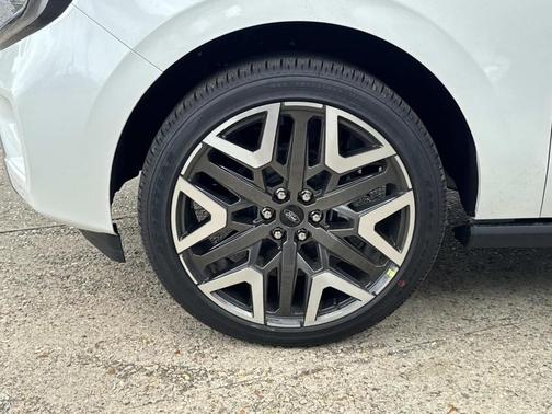 Star White 2026 Ford Expedition Max Platinum