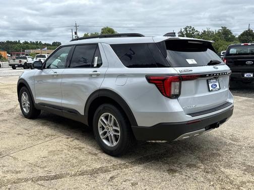 Space White Metallic 2026 Ford Explorer Active