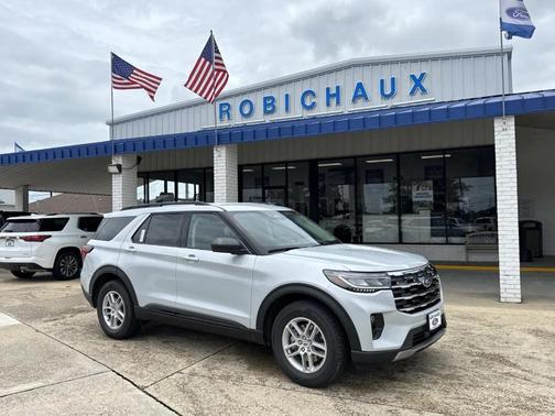 Space White Metallic 2026 Ford Explorer Active