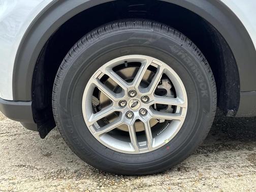 Space White Metallic 2026 Ford Explorer Active