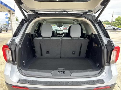 Space White Metallic 2026 Ford Explorer Active