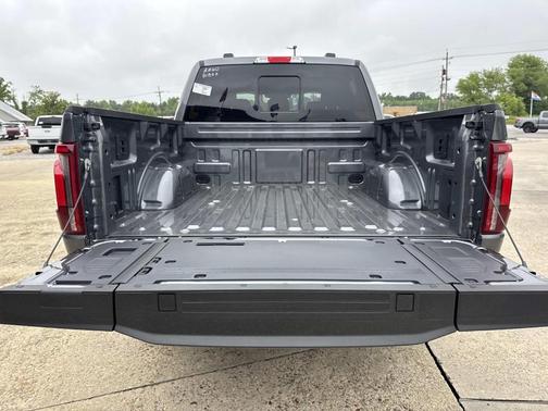 Carbonized Gray Metallic 2026 Ford F-150 Lariat