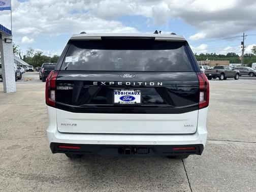 Star White 2026 Ford Expedition Max Active
