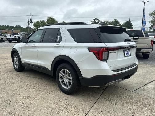 Star White 2026 Ford Explorer Active