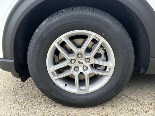 Star White 2026 Ford Explorer Active