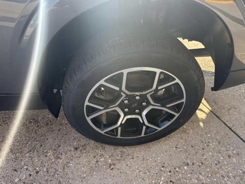 Carbonized Gray Metallic 2025 Ford Maverick Lariat