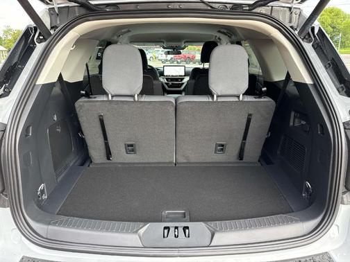 Space White Metallic 2026 Ford Explorer Active