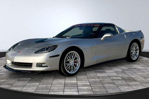 Machine Silver Metallic 2005 Chevrolet Corvette Base