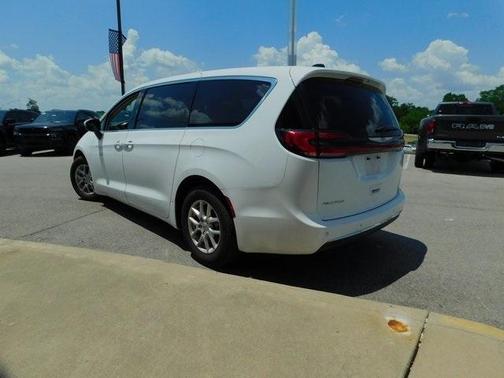 2023 Chrysler Pacifica Touring-L