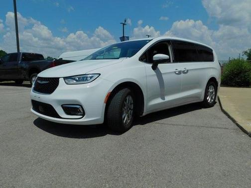 2023 Chrysler Pacifica Touring-L
