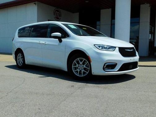 2023 Chrysler Pacifica Touring-L
