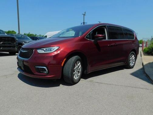 2023 Chrysler Pacifica Touring-L