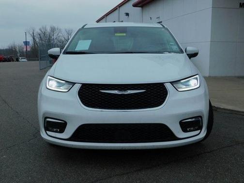 2023 Chrysler Pacifica Touring-L