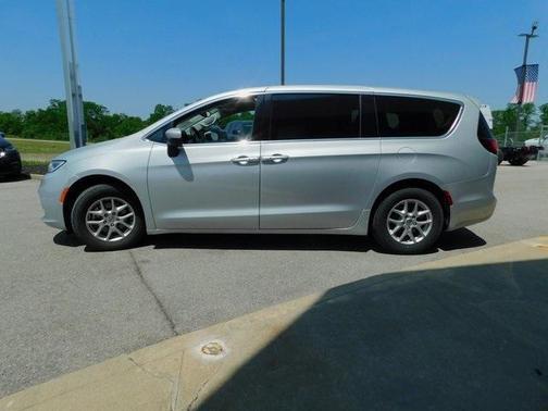 2023 Chrysler Pacifica Touring-L