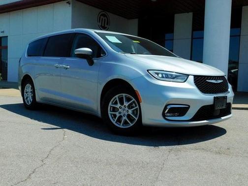 2023 Chrysler Pacifica Touring-L